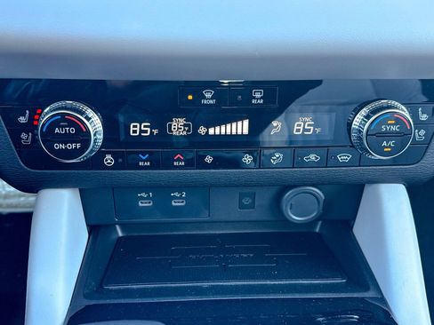 New 2025 Mitsubishi Outlander AWD image 34