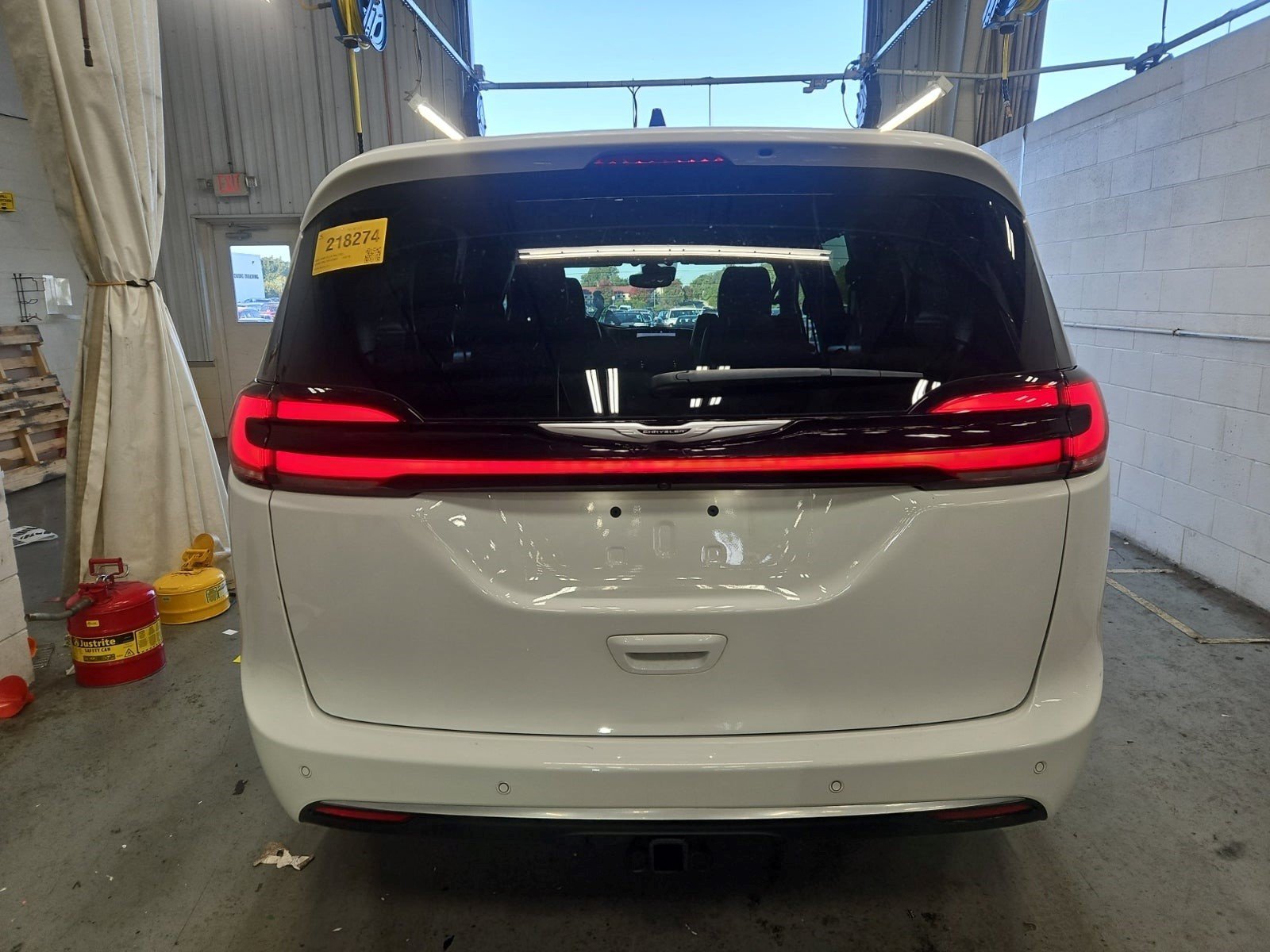Used 2025 Chrysler Pacifica Select FWD image 5