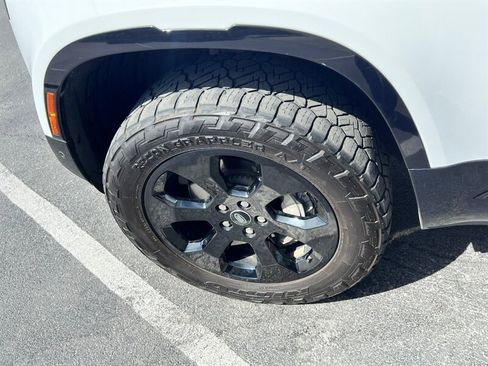 Used 2022 Land Rover Defender 90 X-Dynamic HSE image 14