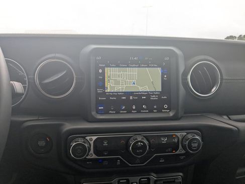 Used 2023 Jeep Wrangler Sahara image 13