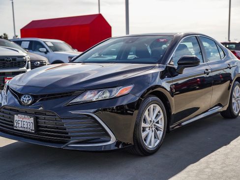 Certified 2023 Toyota Camry LE image 3