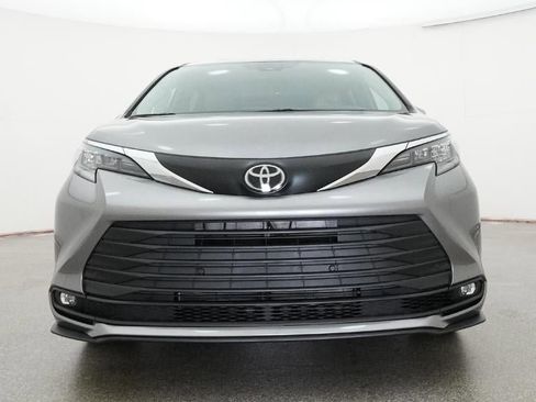 New 2026 Toyota Sienna XLE image 64