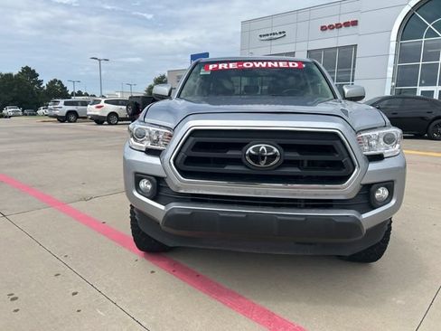 Used 2022 Toyota Tacoma SR5 RWD image 2