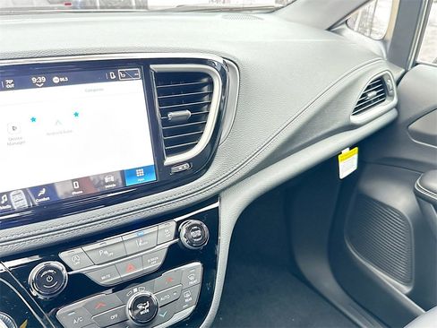 New 2026 Chrysler Pacifica Select image 23