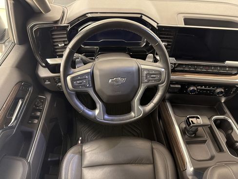 Used 2025 Chevrolet Silverado 1500 LT Trail Boss w/ LT Trail Boss Premium Package AWD/4WD image 15