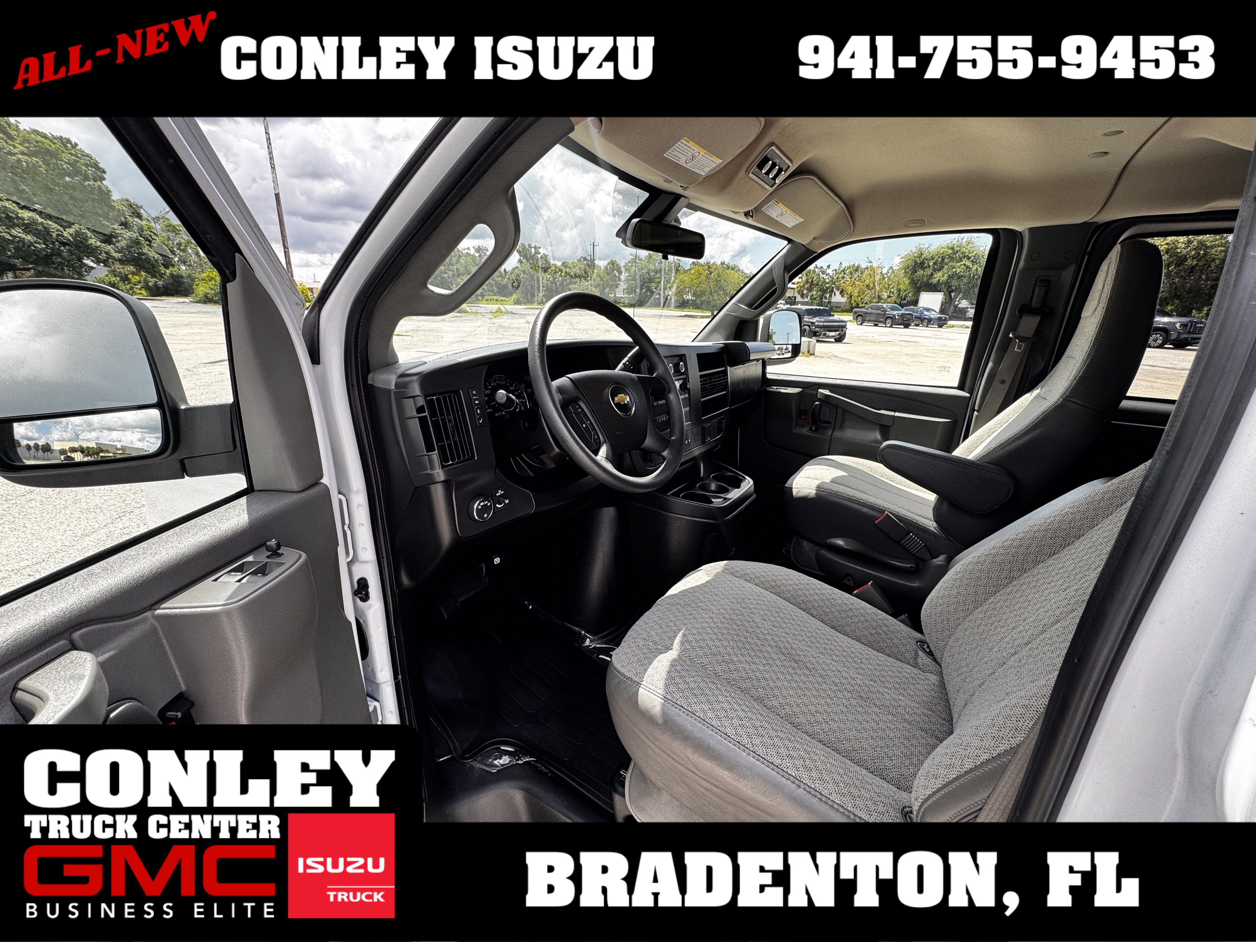 Used 2025 Chevrolet Express 3500 LT w/ LT Preferred Equipment Group RWD image 9