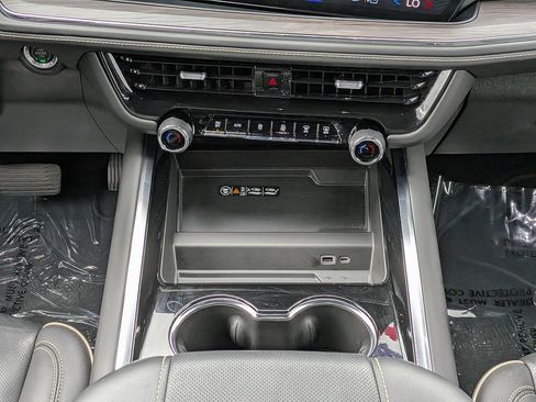 Certified 2025 Chevrolet Tahoe Premier RWD image 36