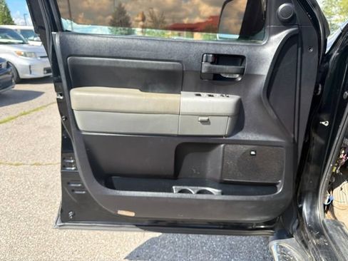 Used 2008 Toyota Tundra 4x4 CrewMax image 16