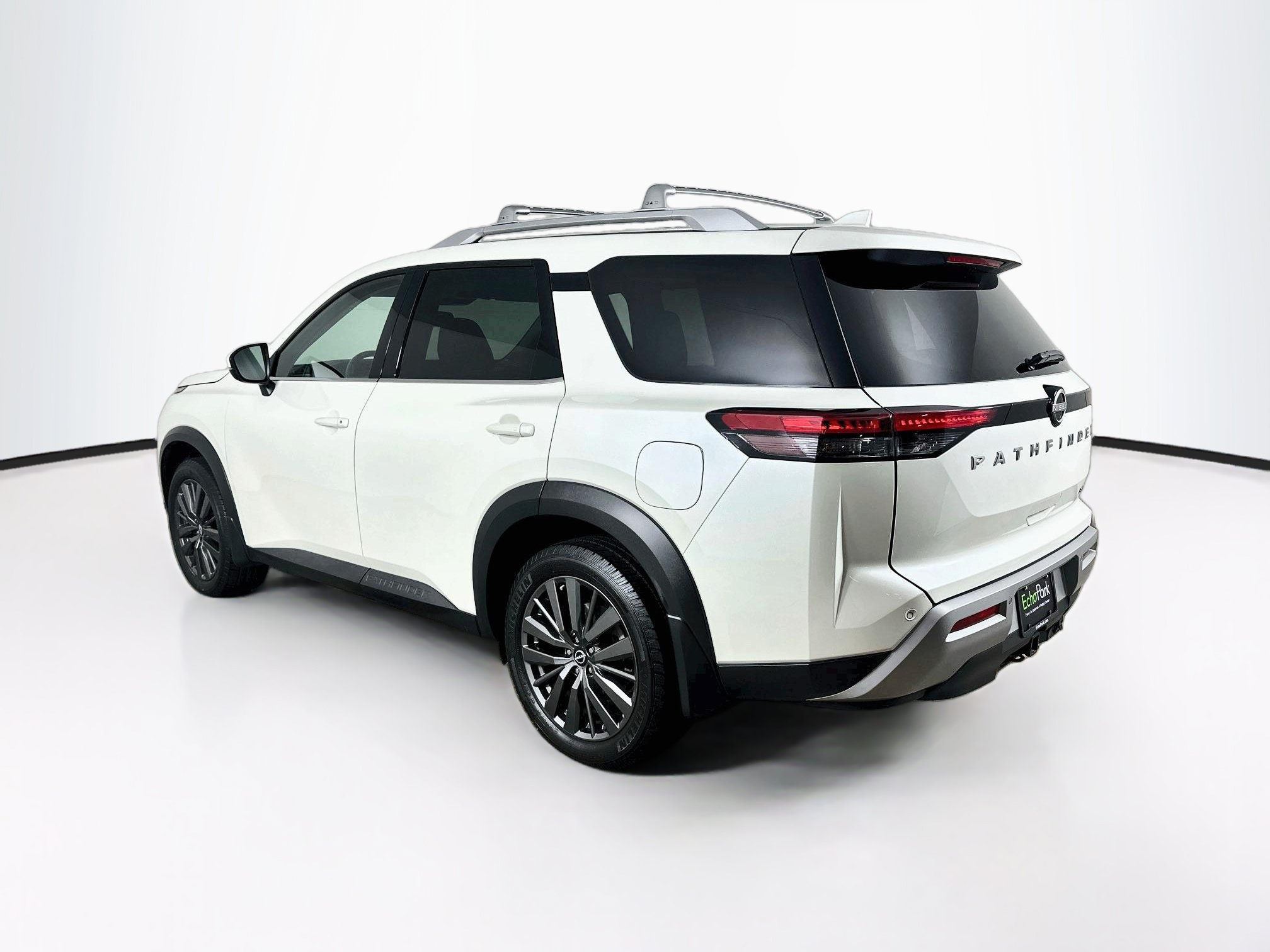 Used 2022 Nissan Pathfinder SL w/ SL Premium Package FWD image 5