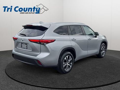 Used 2023 Toyota Highlander XLE FWD image 8