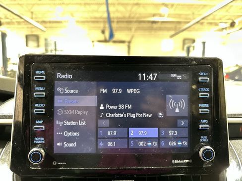 Used 2021 Toyota Corolla SE image 12