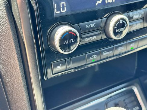 Used 2022 Subaru Ascent Onyx Edition image 19