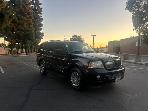 Used 2004 Lincoln Navigator Luxury image 7