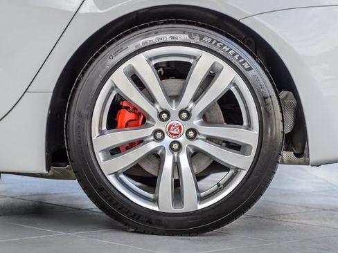 Used 2019 Jaguar XJ L Portfolio RWD image 14