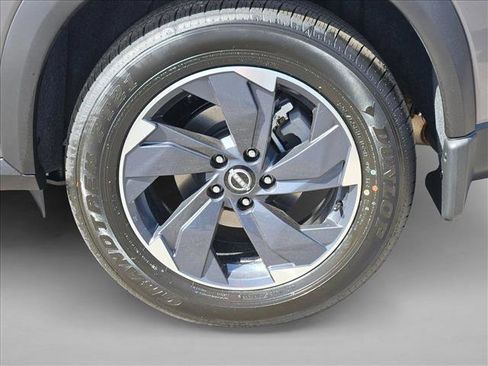 Used 2025 Nissan Rogue SV w/ SV Premium Package FWD image 10