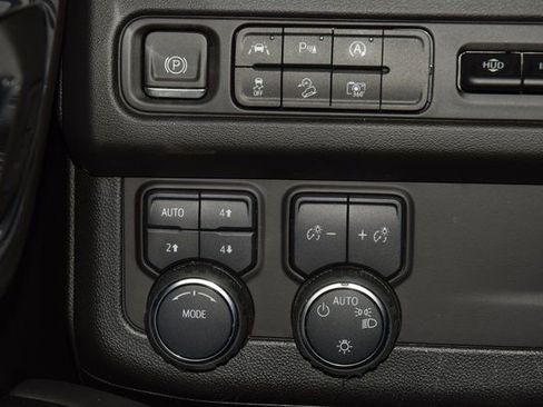 Used 2024 Chevrolet Suburban High Country image 34