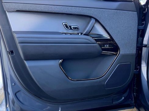 Used 2025 Land Rover Range Rover Sport SE image 20