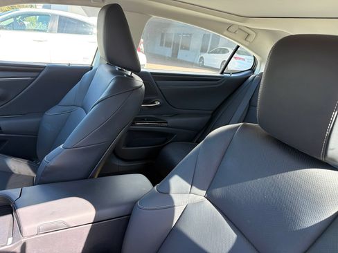 Used 2024 Lexus ES 350 w/ Premium Package FWD image 6