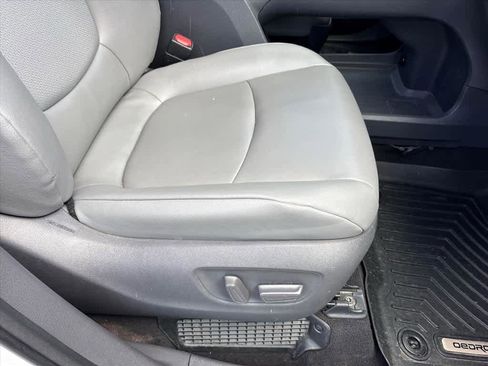 Used 2021 Toyota Sienna XLE image 7