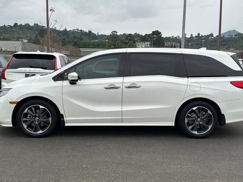 Used 2024 Honda Odyssey Elite image 5