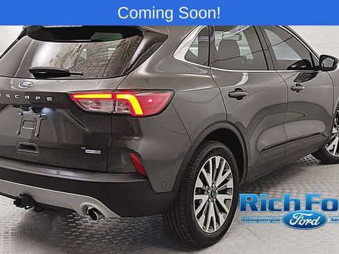 Used 2020 Ford Escape Titanium w/ Titanium Premium Package 2.0 AWD/4WD image 3