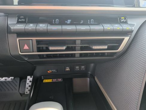 Used 2026 Toyota Camry SE FWD image 19