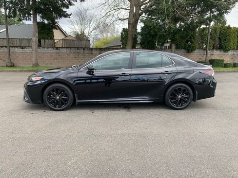 Used 2024 Toyota Camry SE image 2