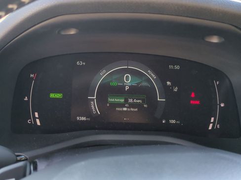 Used 2025 Toyota Camry SE image 11