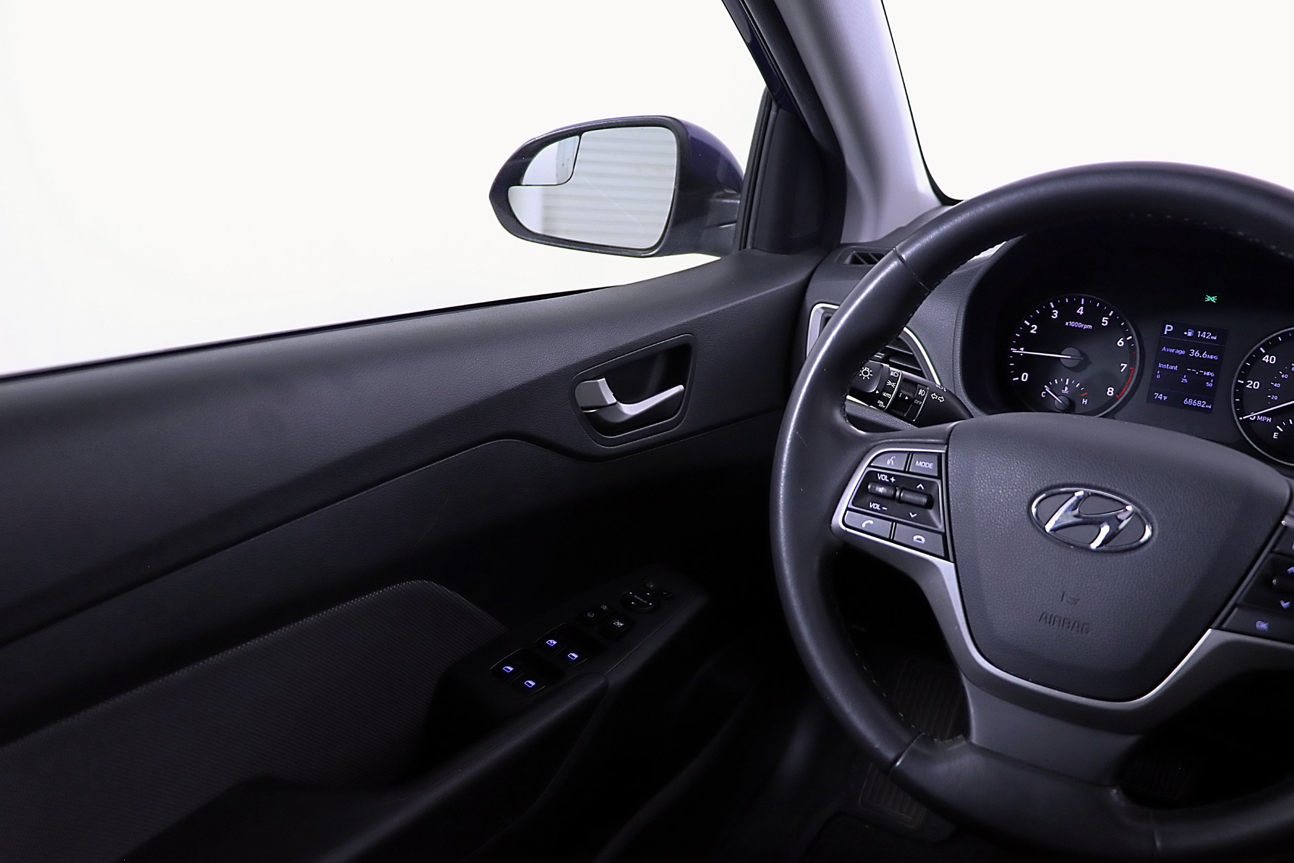 Used 2022 Hyundai Accent Limited FWD image 16