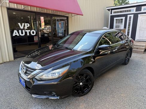 Used 2016 Nissan Altima 2.5 SR w/ LED Appearance Package FWD image 1