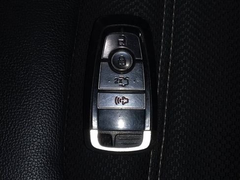 Used 2017 Ford Fusion SE w/ Equipment Group 201A FWD image 32