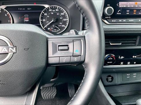 Certified 2025 Nissan Rogue SV FWD image 24