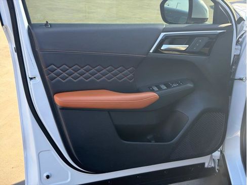 Used 2024 Mitsubishi Outlander SEL image 10