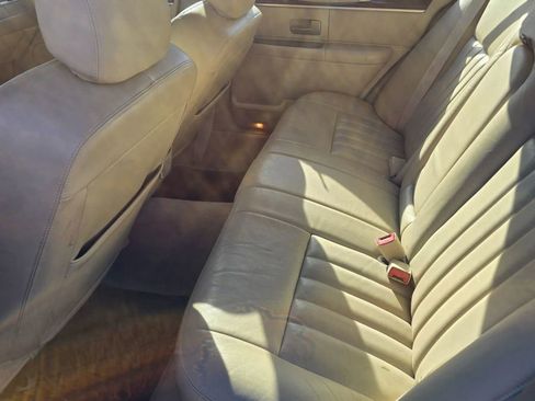 Used 2006 Lincoln Town Car Signature image 8