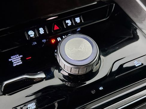 Used 2023 Jeep Wagoneer 4WD w/ HD Trailer Tow Package image 19