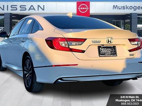 Used 2019 Honda Accord Touring image 4
