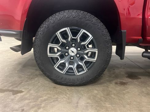 Certified 2024 Chevrolet Colorado Z71 w/ Z71 Convenience Package 2 AWD/4WD image 10