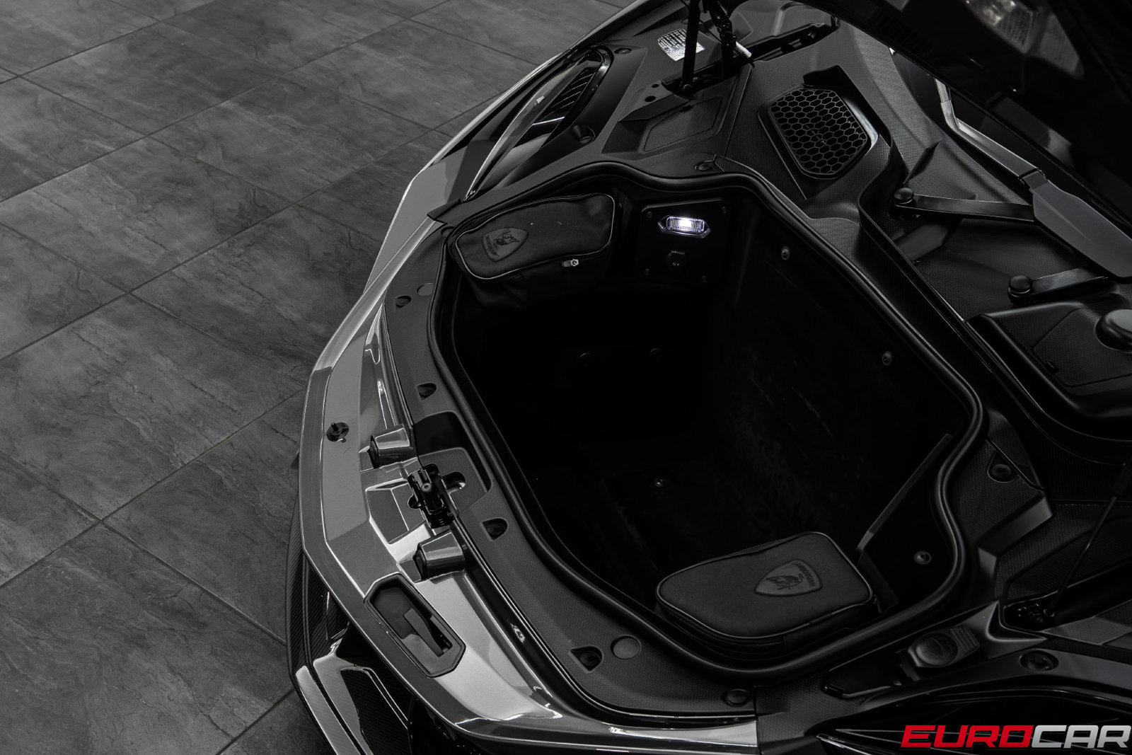 Used 2025 Lamborghini Revuelto AWD/4WD image 12