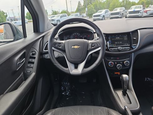 Used 2019 Chevrolet Trax LT w/ LT Convenience Package AWD/4WD image 9