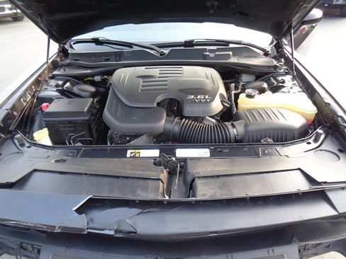 Used 2014 Dodge Challenger SXT image 11
