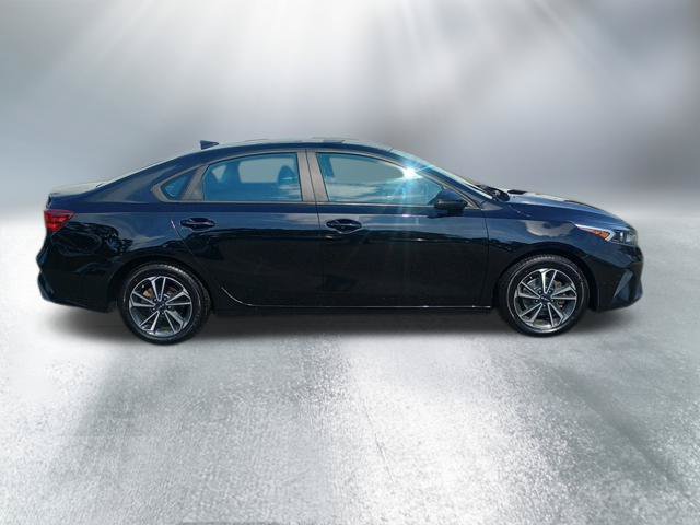 Used 2023 Kia Forte LXS w/ LXS Technology Package FWD image 7