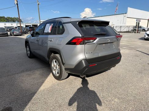 Used 2021 Toyota RAV4 XLE FWD image 6