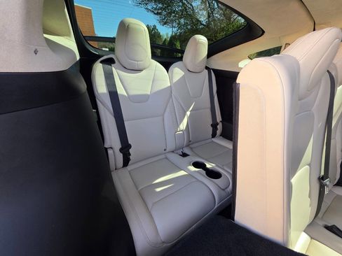 Used 2018 Tesla Model X 75D image 29