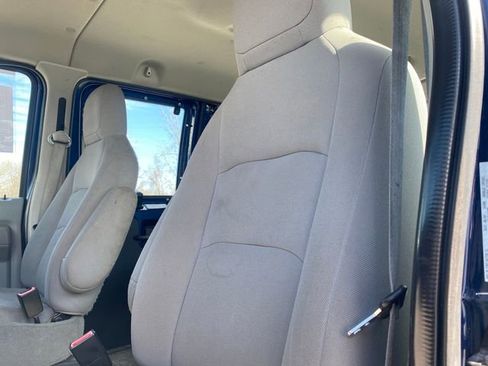Used 2010 Ford E-350 and Econoline 350 Super Duty Wagon image 10