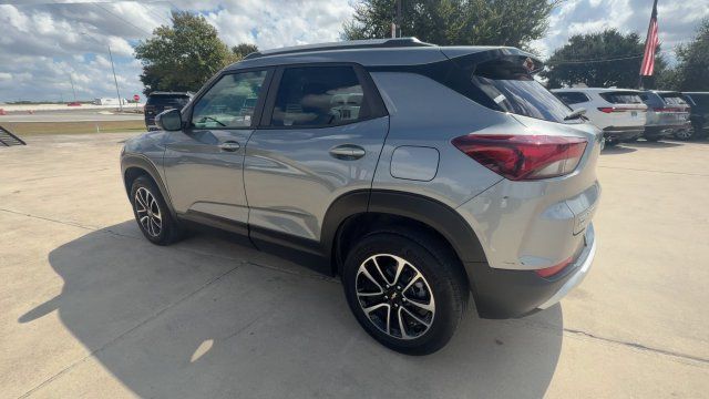 Used 2025 Chevrolet TrailBlazer LT AWD/4WD image 6