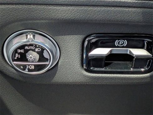 Used 2022 Mercedes-Benz EQS 580 580 image 29