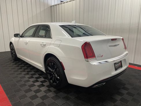 Used 2022 Chrysler 300 Touring AWD/4WD image 2