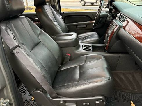 Used 2012 Chevrolet Avalanche LT image 13