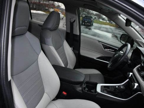 Used 2020 Toyota RAV4 XLE Premium image 24