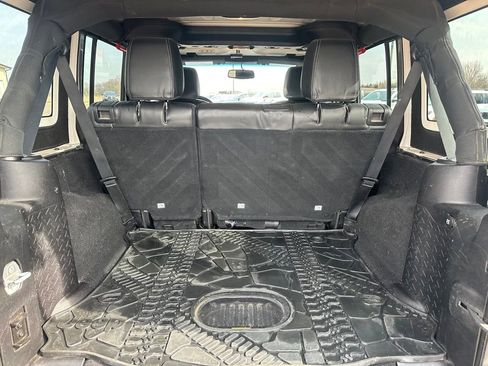 Used 2016 Jeep Wrangler Unlimited Rubicon image 26